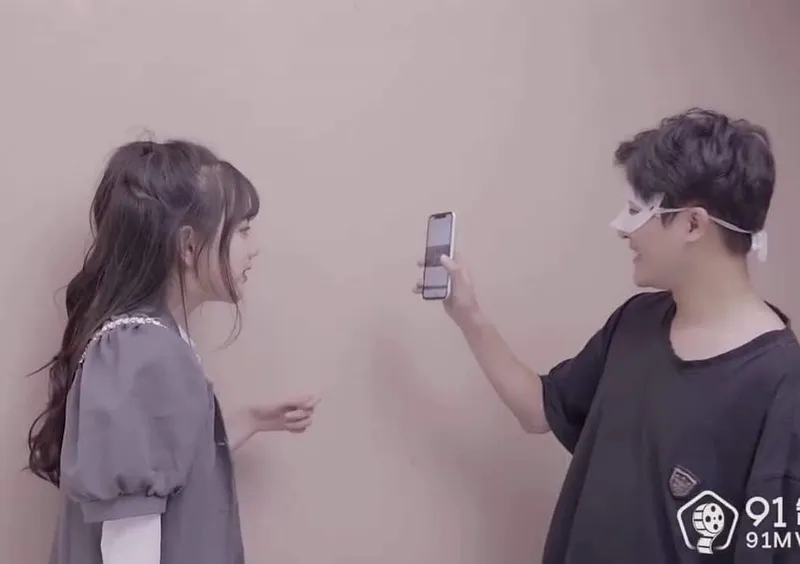 Tống tình người yêu khi phát hiện clip móc lồn trên điện thoại